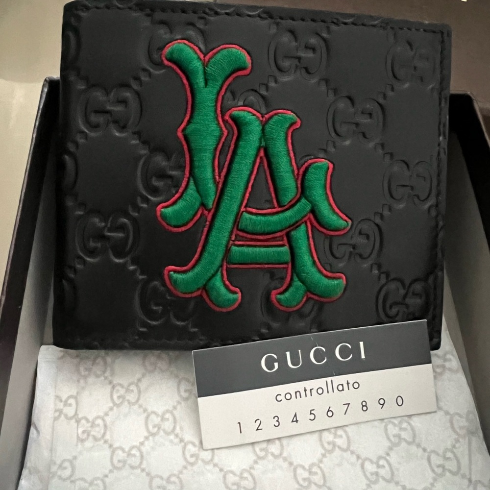 Gucci Black and Green LA Embroidered bifold men’s wallet